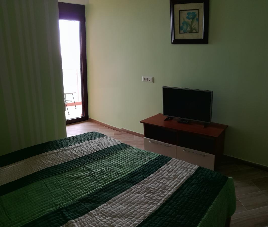Apartment Sea Space 3 Dobra Voda Bagian luar foto